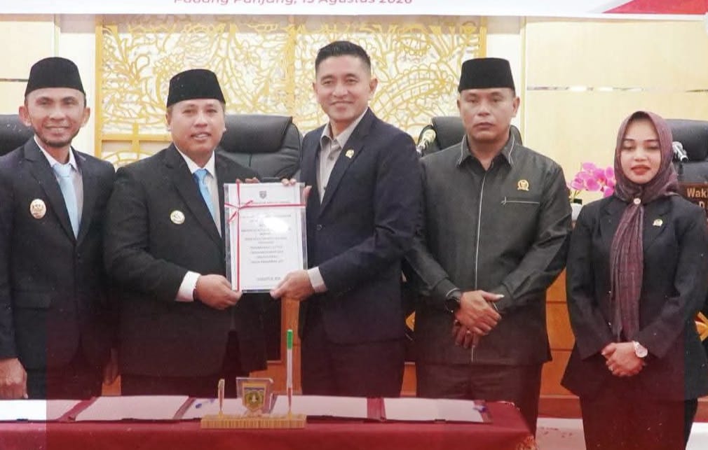 Usai penetapan KUA PPAS, Wako/Wawako dan pimpinan DPRD  poto bareng